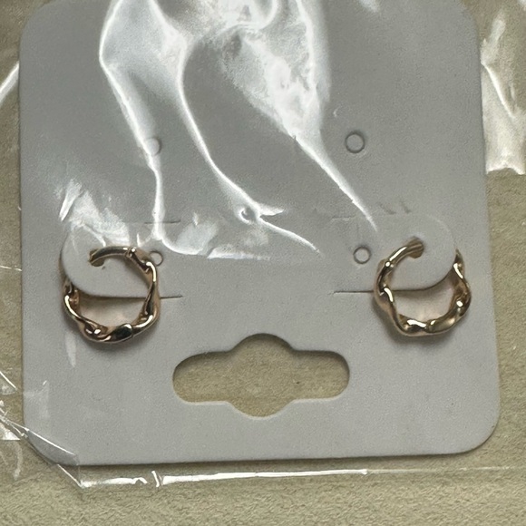 18K Gold Wavy Hoop Earrings – Small Modern Swirl Hoops Plated NWT - Picture 12 of 16